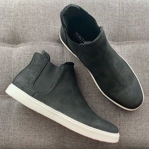 KENNETH COLE REACTION SUEDE CHELSEA BOOT. BLACK